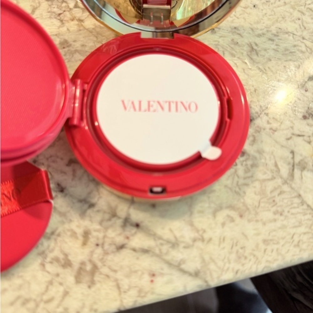 NIB Valentino Go-Cushion On-The-Move Light-Lasting Wear Foundation LN3 SPF 23